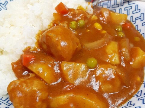 子供が大好き！冷凍ミートボールのボリュームカレー♪